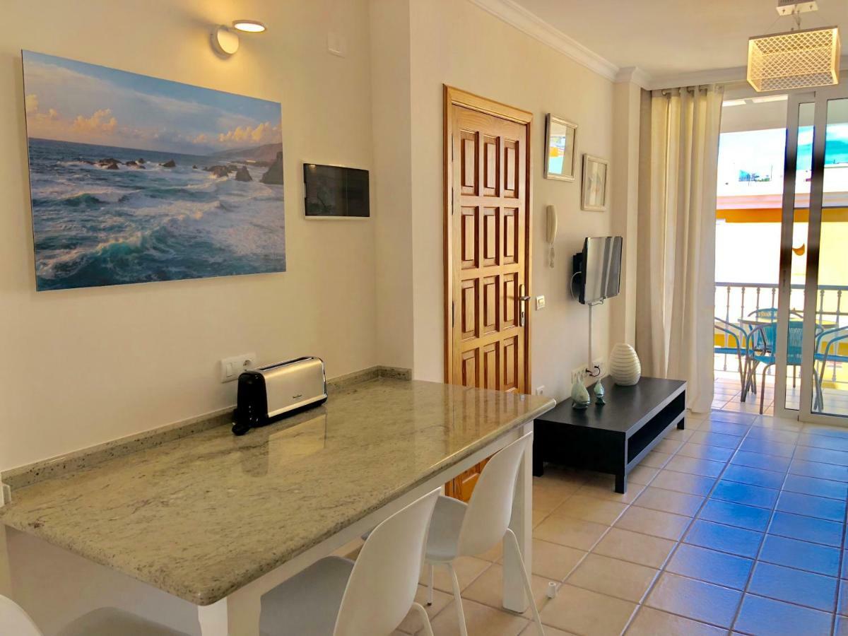 Apartamentos El Faro Puerto De Naos Buitenkant foto